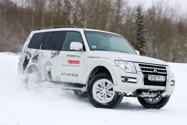 Nieuwe Mitsubishi Pajero — Stockfoto