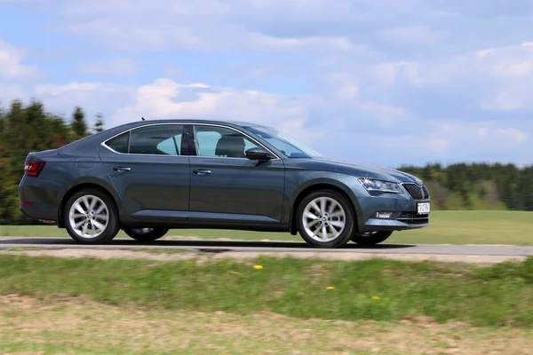 Nuevo Skoda Superb — Foto de Stock