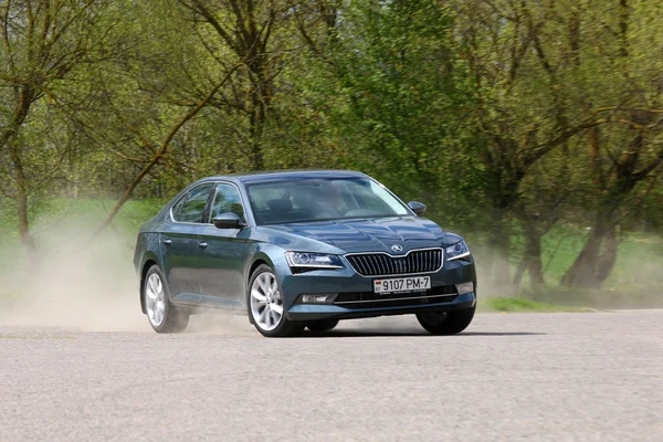 Nuevo Skoda Superb — Foto de Stock