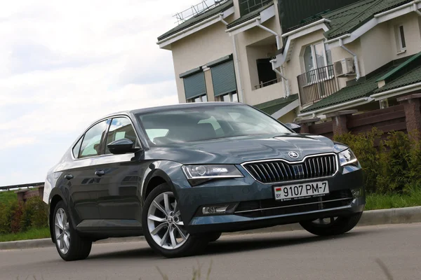 Новая Skoda Superb — стоковое фото