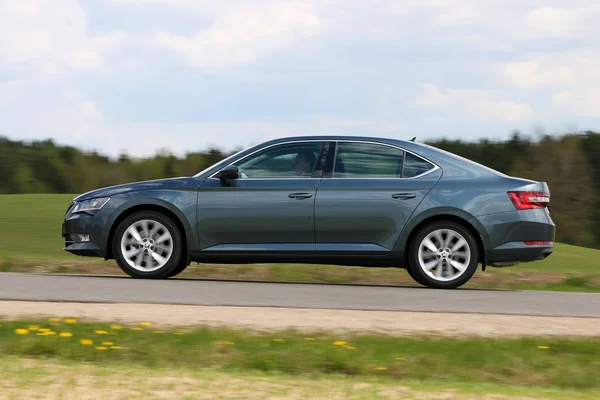 Nuevo Skoda Superb — Foto de Stock