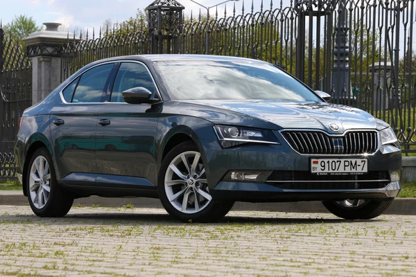 Nuevo Skoda Superb — Foto de Stock