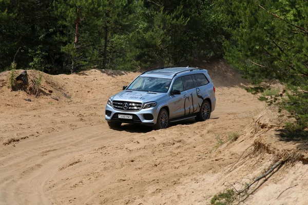 Mercedes-Benz Gls в тест-драйв — стокове фото