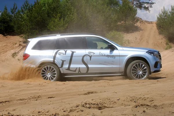 Mercedes-Benz Gls в тест-драйв — стокове фото