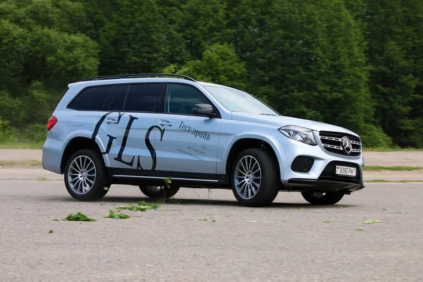 Mercedes-Benz Gls bij proefrit — Stockfoto