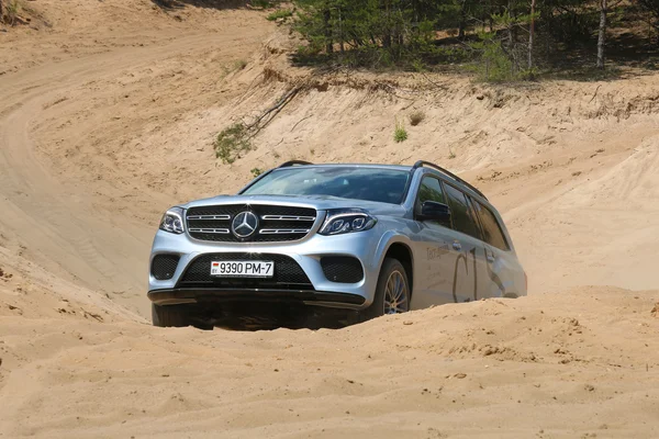 Mercedes-Benz Gls в тест-драйв — стокове фото