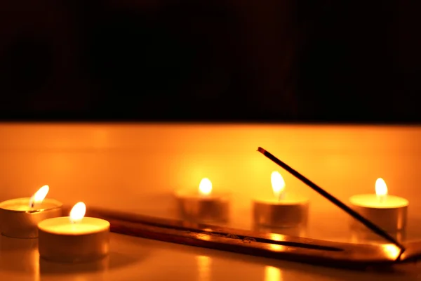 Vonné tyčinky se svíčkami — Stock fotografie