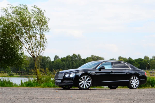 Bentley Flying Spur W12 —  Fotos de Stock