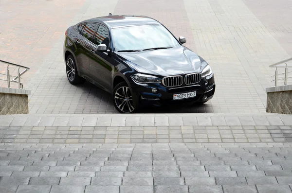 BMW X6 M50d на тест-драйве — стоковое фото