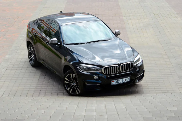 BMW X6 M50d на тест-драйве — стоковое фото