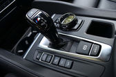 BMW X 6 M50d ovládací panel