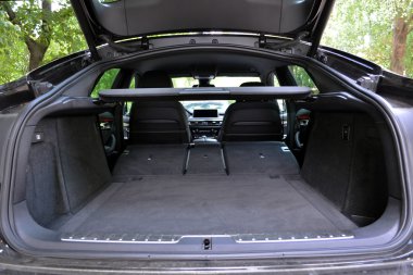 BMW X6 M50d trunk closeup