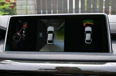 BMW X 6 M50d bilgisayarın içinde