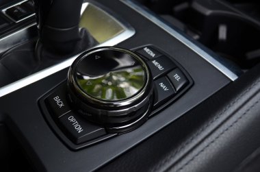 BMW X 6 M50d kontrol paneli