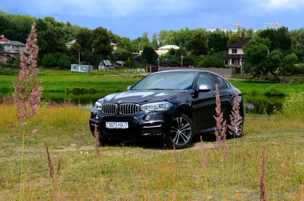 BMW X6 M50d al test drive — Foto Stock