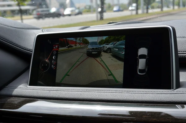 BMW X 6 M50d ekran içinde