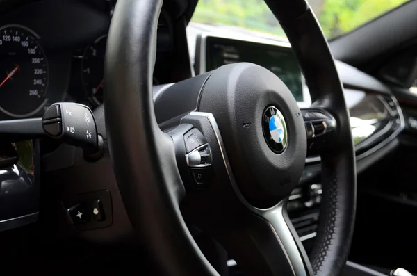 BMW X 6 M50d hız tekerlek