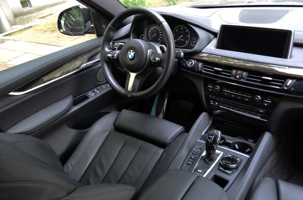 Salón BMW X6 M50d dentro — Foto de Stock