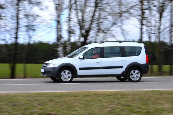 Lada Largus Cross — Stockfoto