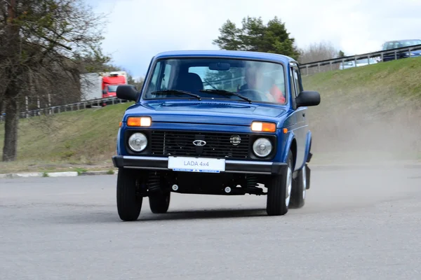 LADA 4x4 pada test drive — Stok Foto