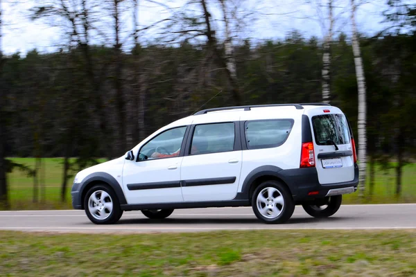 Lada Largus Cruz — Foto de Stock