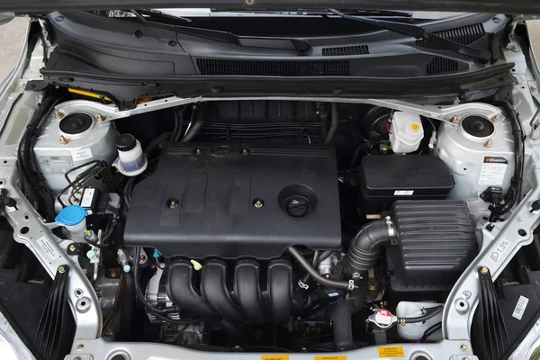 Двигатель нового Lifan X60 на испытательном приводе — стоковое фото