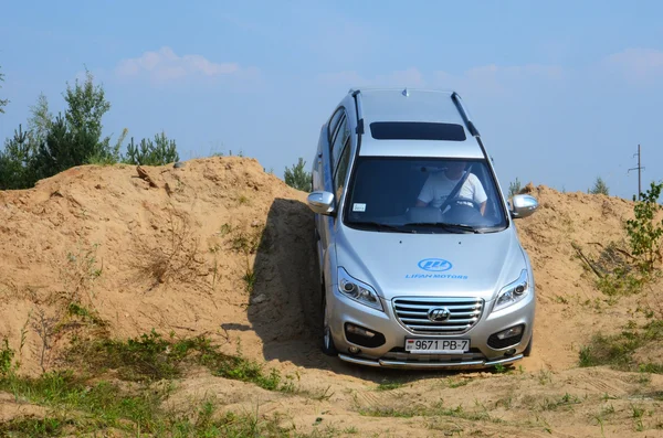 Nuevo Lifan X60 en la prueba de manejo — Foto de Stock