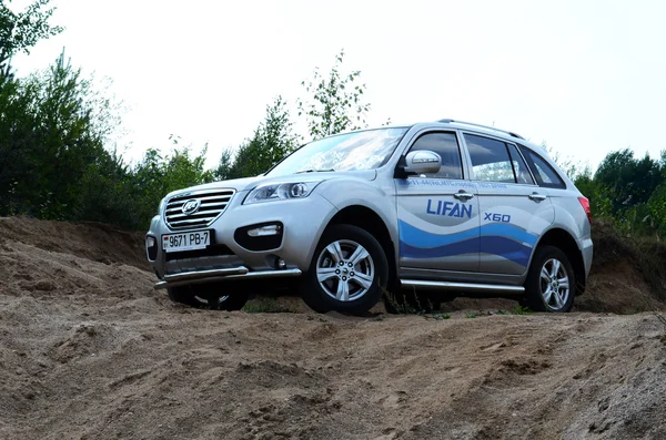 Новый Lifan X60 на тест-драйве — стоковое фото