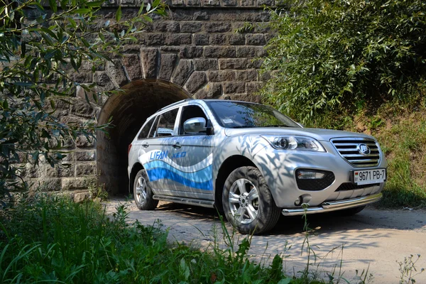 Nieuwe Lifan X 60 op de aandrijving van de test — Stockfoto