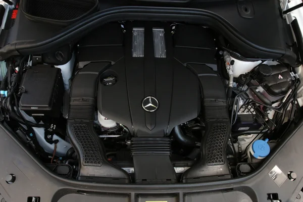 Mercedes-Benz şıya 400 Coupe motoru — Stok fotoğraf