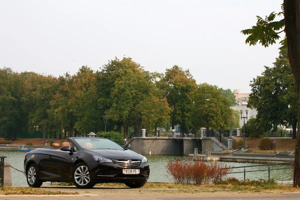 Opel Cascada op de aandrijving van de test — Stockfoto