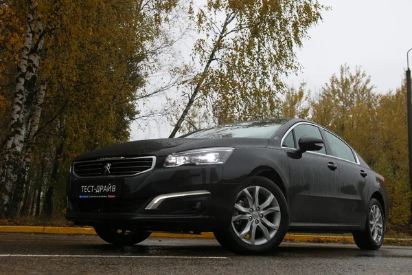 Nuevo Peugeot 508 en la prueba de manejo — Foto de Stock