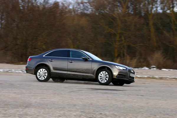 2016 año modelo Audi A4 — Foto de Stock