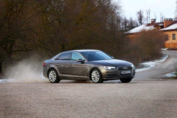 2016 año modelo Audi A4 —  Fotos de Stock