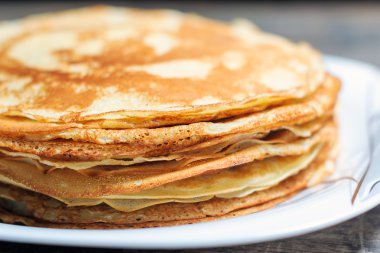 Krep yığını. Tüm aile için kahvaltı 