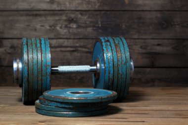 Ahşap zemin üzerinde Vintage halter. 