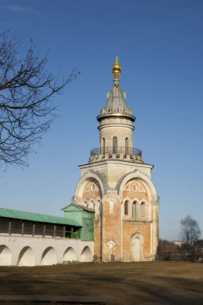 Svechnaya toren van Borisoglebski klooster in Torzjok — Stockfoto