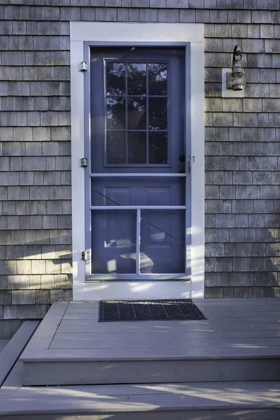 Wellfleet, Ma Cape Cod üzerinde bir evde ön kapı.