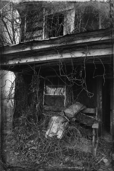 Porche de casa abandonada —  Fotos de Stock
