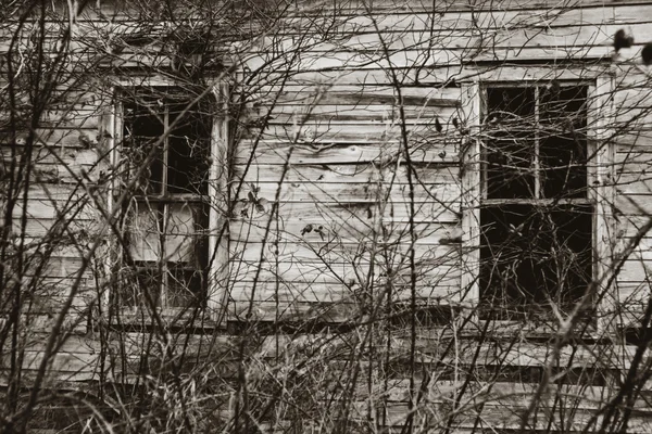Windows elhagyott ház — Stock Fotó
