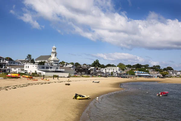 Provincetown, Massachusetts 'teki güzel gökyüzü manzaralı bir plaj..