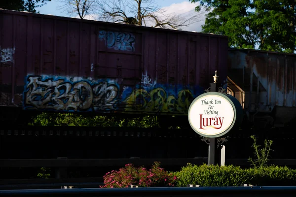 Comboio Com Grafitti Indo Deixando Luray Virginia Assinar — Fotografia de Stock
