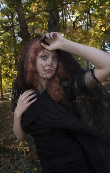 Mulher com véu preto — Fotografia de Stock