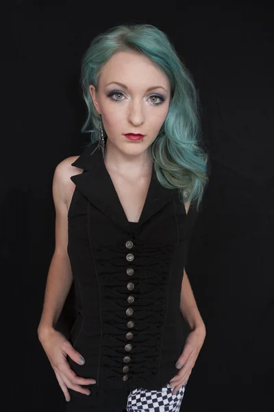 Chica con el pelo azul y top negro —  Fotos de Stock