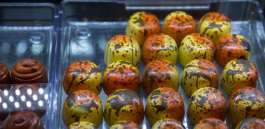 Sarı ve turuncu şeker