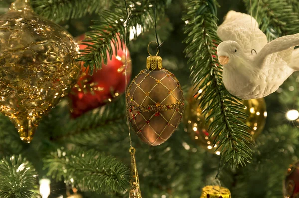 Christmas ornaments hanging on tree — Stock Photo, Image