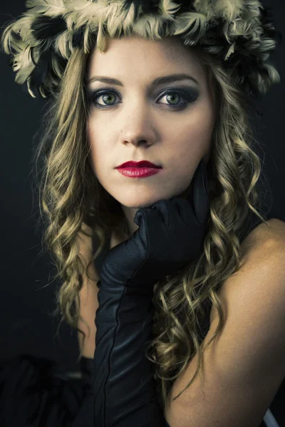 Young woman wearing feather hat — Stock Photo, Image