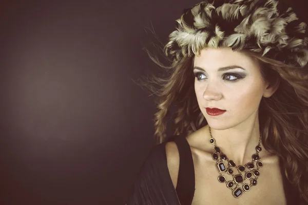 Young woman wearing feather hat — Stock Photo, Image