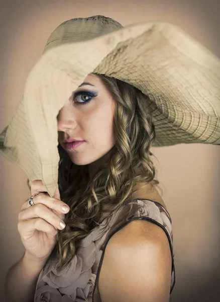 Young woman wearing big hat — Stok fotoğraf