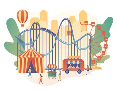 Eğlence parkı konsepti. Atlıkarıncalı küçük insanlar, lunapark treni, balon, sirk, eğlence fuarı ve karnaval. Modern düz çizgi film tarzı. Vektör illüstrasyonu